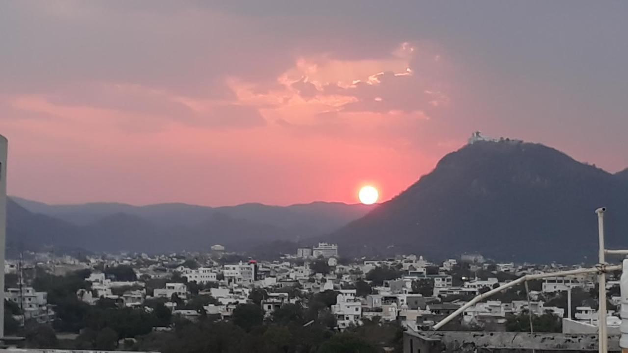 Yellow Heights Udaipur Dış mekan fotoğraf